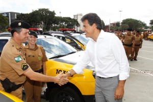 O governador Beto Richa e o secretário da Segurança Pública, Cid Vasques, entregam 227 novas viaturas para reforçar a frota das polícias Civil e Militar nas regiões de Curitiba, Guarapuava, Cascavel, Maringá, Apucarana, Toledo, Cornélio Procópio, Pato Branco, Jacarezinho, Campo Mourão e Lapa.  Curitiba, 25/03/2013. Foto: Orlando Kissner