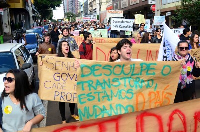 APP- Ato público reúne educadores e alunos - foto Marcos Labanca